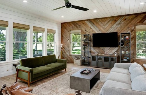 Round Top House | Luxury Texas Farmhouse @ The Lone Star Farm