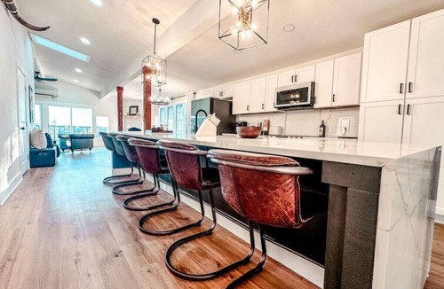 Boerne House | Luxury Texas Retreat: Charm & Comfort in Boerne