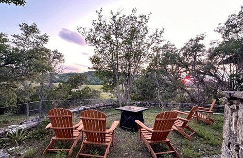 Boerne House | Luxury Texas Retreat: Charm & Comfort in Boerne