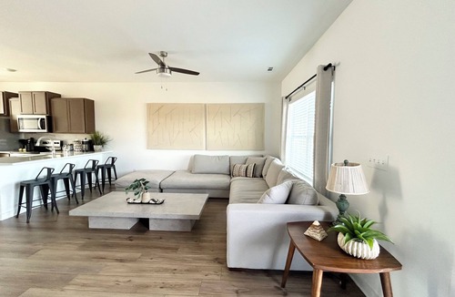 Normal Cottage | Luxury TH- 3 bed-3 full baths-4TVs-WiFi-Location