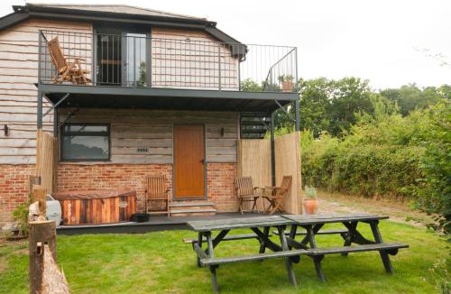 Romsey House | Luxury three bedroom property with hot tub