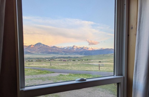 Livingston Cabin | Luxury Tiny Home w/Beautiful MT Views