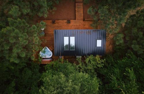 Guntersville House | Luxury tiny house with hot tub and private deck!