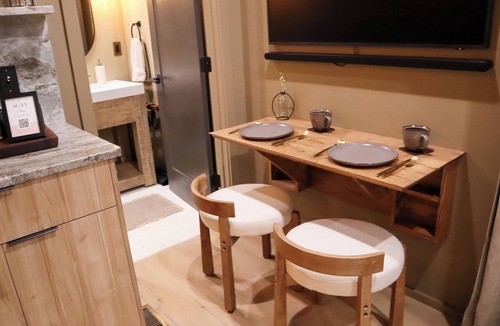Sparta House | Luxury Tiny Retreat Hot Tub & Fire Pit