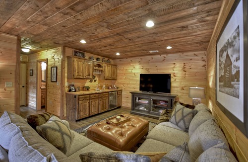 Mineral Bluff House | Luxury, Toccoa River Front, Fishing, 3 Fireplaces, Kayaks