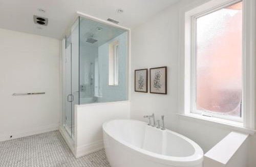 North Toronto Villa | Luxury Toronto Villa with Heated Pool, Sauna & Rooftop Deck
