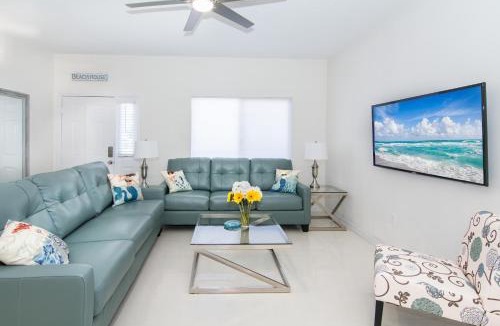 Bella Vista Apartment | Luxury Totally Renovated Jupiter Villa 2/2 1900 ft from beach