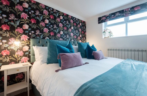 Royal Tunbridge Wells Apartment | Luxury town centre apartment with private parking