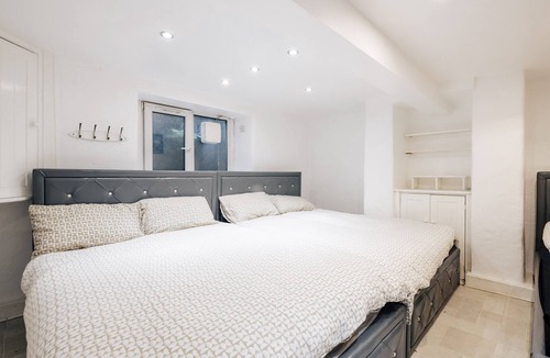 Bolton House | Luxury Town House