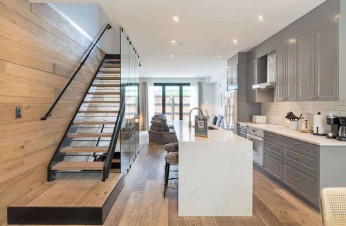 Olde Kensington House | Luxury Townhome 13 | Free Park | Hosted StayRafa