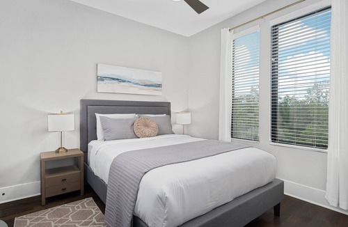 Midtown House | Luxury Townhome/9 BEDS Next to Vandy/Belmont & 2 Miles to Downtown