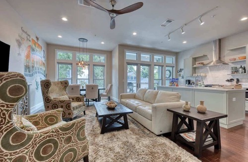 Southtown Condo | Luxury Townhome - King William/Southtown