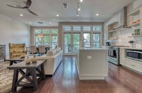 Southtown Condo | Luxury Townhome - King William/Southtown