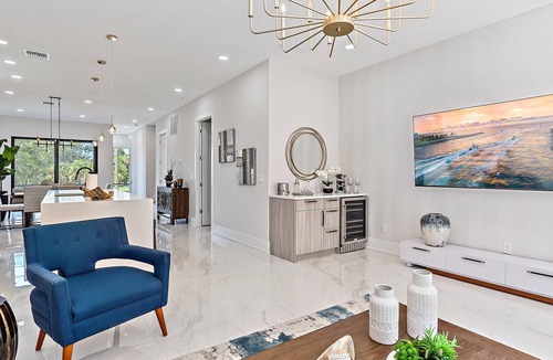 Downtown House | Luxury Townhome, Private Rooftop Jacuzzi