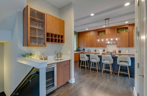 Edgehill Villa | Luxury Townhome! Rooftop/Game Room! Near Broadway!