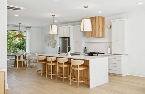 Hurwood Heights Apartment | Luxury townhome w/rooftop hot tub & skyline views