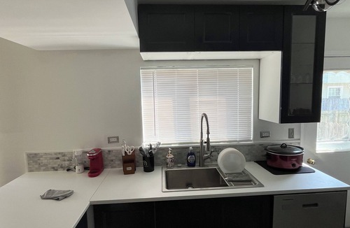 Glendale Heights House | Luxury Townhouse with AC, SmartTV, and Free Parking!