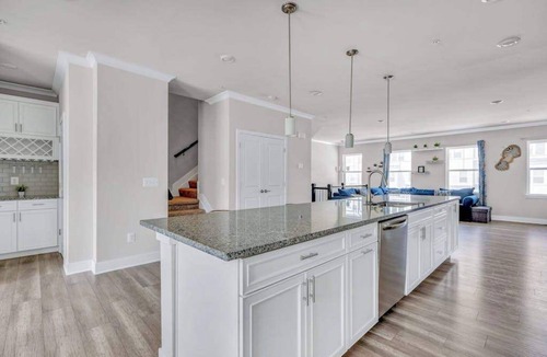 Ocean City Condo | Luxury townhouse close to beaches, restaurants & shopping