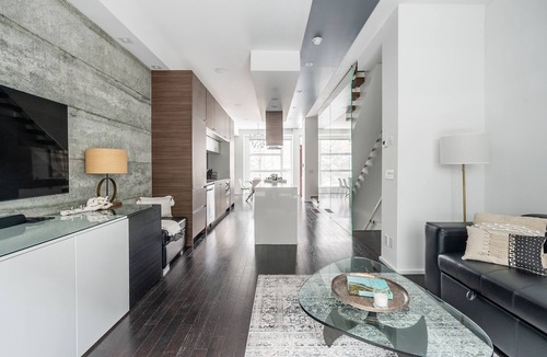 Little Italy Apartment | Luxury Townhouse in Downtown Toronto