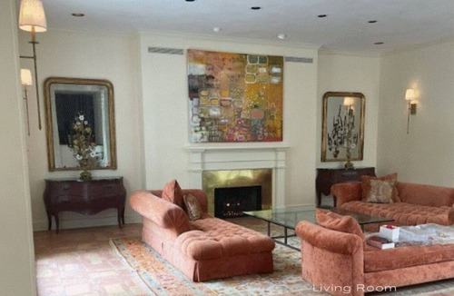 Uptown House | Luxury townhouse close to McNay, Witte, Children Museum and Pearl District.