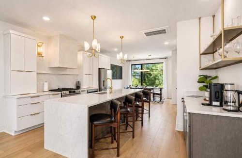 Hurwood Heights House | Luxury Townhouse With Exclusive Rooftop Hot Tub