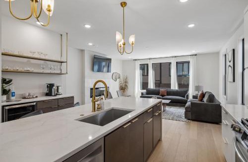 Hurwood Heights House | Luxury Townhouse With Exclusive Rooftop Hot Tub