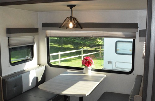 Duchess House | "Luxury Trailer Getaway – Cobblestone RV Park (Sleeps 6!)"