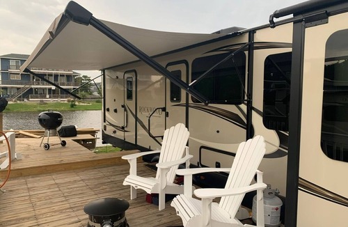 Sandbridge House | Luxury Trailer on Water in Back Bay Sandbridge