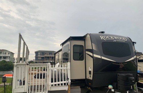Sandbridge House | Luxury Trailer on Water in Back Bay Sandbridge
