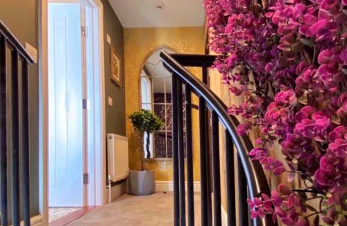 Broad Oak Villa | Luxury tree-house with optional ESPA Spa