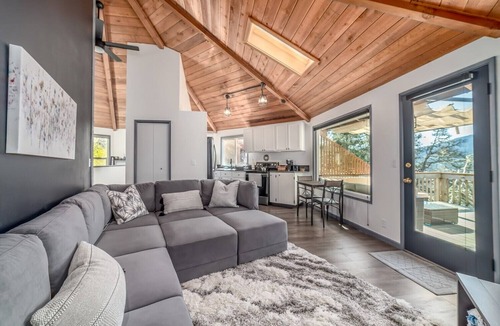 Southeast Eugene House | Luxury Treehouse Home | Eugene Views | Large Deck