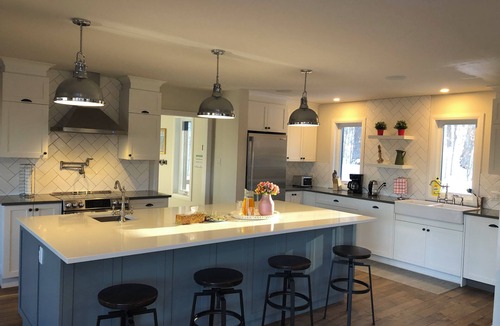 Mont-Tremblant Villa | Luxury Tremblant Chalet Hot Tub Fireplace Firepit BBQ 7 min to Ski