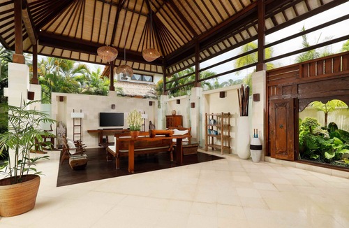 Batu Bolong Villa | Luxury tropical 5-bedroom villa, five minutes to the beach - Canggu