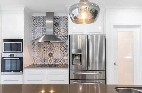 Trinity Beach Villa | Luxury Tropical Escape: Beachside Villa with Heated Pool & Modern Comforts