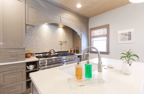 Southend House | Luxury Tropical Paradise: Tiki Hut & 50ft Lap Pool – Ideal for Family & Friends