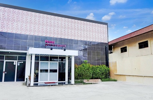 Padang House | Luxury Twin Comfort Stay with Parking Access