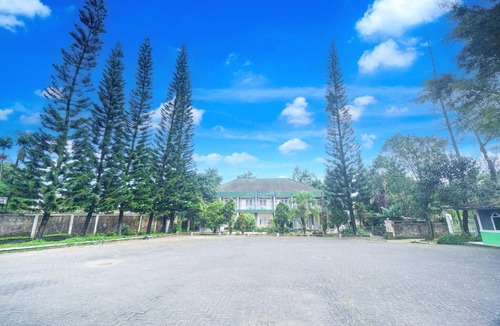 Cisarua House | Luxury Twin Comfort Stay W/Free Parking and Pool