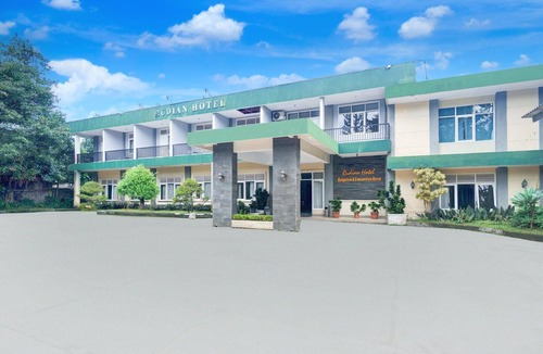 Cisarua House | Luxury Twin Comfort Stay W/Free Parking and Pool