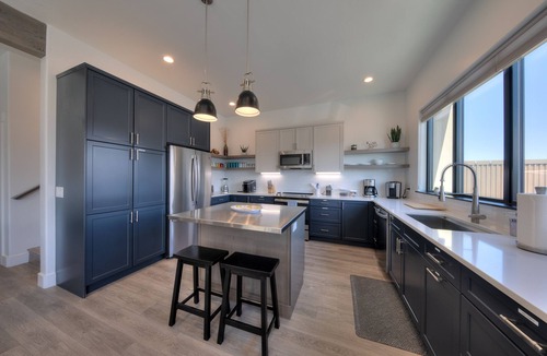 Moab South Valley House | Luxury twin home. Beautiful views. Private hot tub. Covered outside patio.