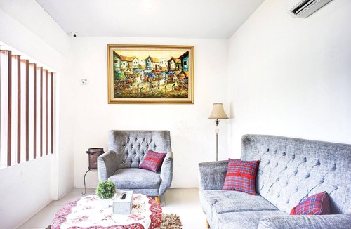 Medan House | Luxury Twin Stay with Free WiFi and Parking