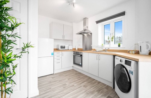 Cradley Heath Apartment | Luxury Two Bed Apartment - Parking - Smart TV