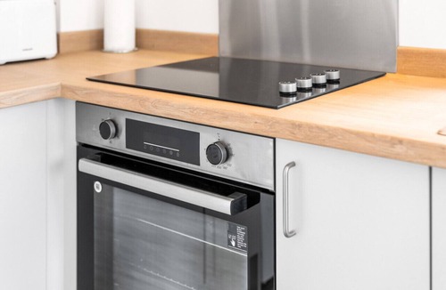 Cradley Heath Apartment | Luxury Two Bed Apartment - Parking - Smart TV