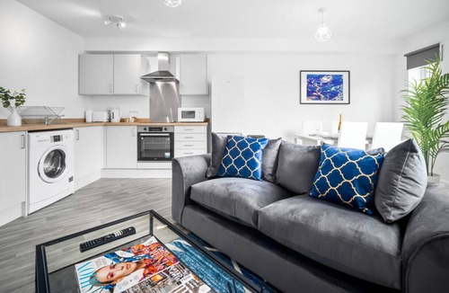 Cradley Heath Apartment | Luxury Two Bedroom Apartment - Parking