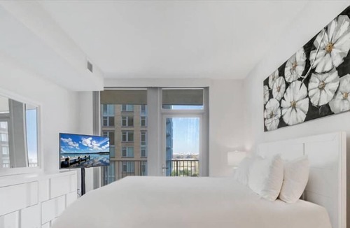 Crystal City Apartment | Luxury Two Bedroom Apartment with Balcony | Crystal City Arlington VA | by GLS