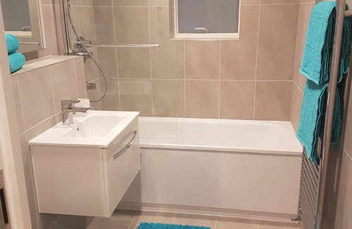 Brixton Hill Apartment | Luxury Two Bedroom Apartment