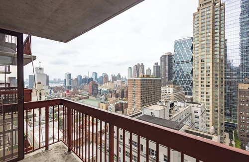 Central New York City Apartment | Luxury Two Bedroom in Theatre District