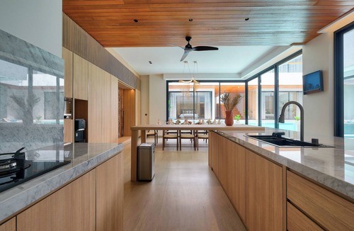 Jimbaran Bay Villa | Luxury Ultramodern Beachside 6BR Pool Villa