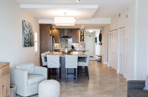 Madeira Beach Condo | Luxury Unit - Top Floor Balcony - Crimson #302
