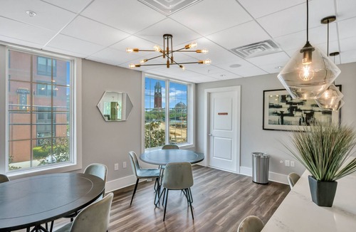 Oak Lawn Apartment | Luxury Uptown Dallas Apartment ★ 1BR Apt | 10 mins from Downtown