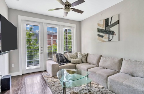 Oak Lawn Apartment | Luxury Uptown Dallas Apartment ★ 1BR Apt | 10 mins from Downtown
